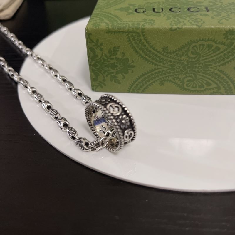 G*u*i necklaces
